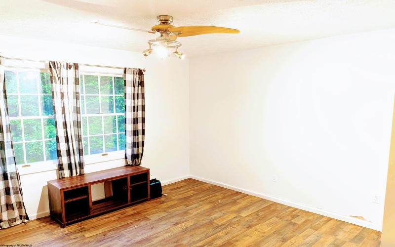 211 Tunnel Hollow Road, Fairmont, West Virginia 26554, 3 Bedrooms Bedrooms, 7 Rooms Rooms,2 BathroomsBathrooms,Single Family Detached,For Sale,Tunnel Hollow,10161569