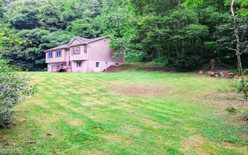 211 Tunnel Hollow Road, Fairmont, West Virginia 26554, 3 Bedrooms Bedrooms, 7 Rooms Rooms,2 BathroomsBathrooms,Single Family Detached,For Sale,Tunnel Hollow,10161569