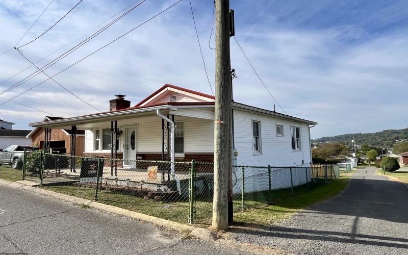 1717 Gould Avenue, Clarksburg, West Virginia 26301, 2 Bedrooms Bedrooms, 4 Rooms Rooms,1 BathroomBathrooms,Single Family Detached,For Sale,Gould,10161568