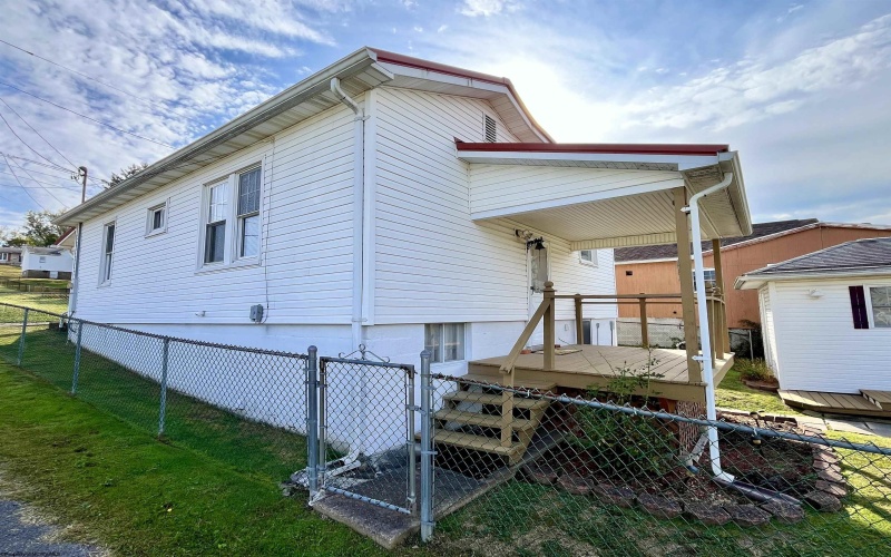 1717 Gould Avenue, Clarksburg, West Virginia 26301, 2 Bedrooms Bedrooms, 4 Rooms Rooms,1 BathroomBathrooms,Single Family Detached,For Sale,Gould,10161568