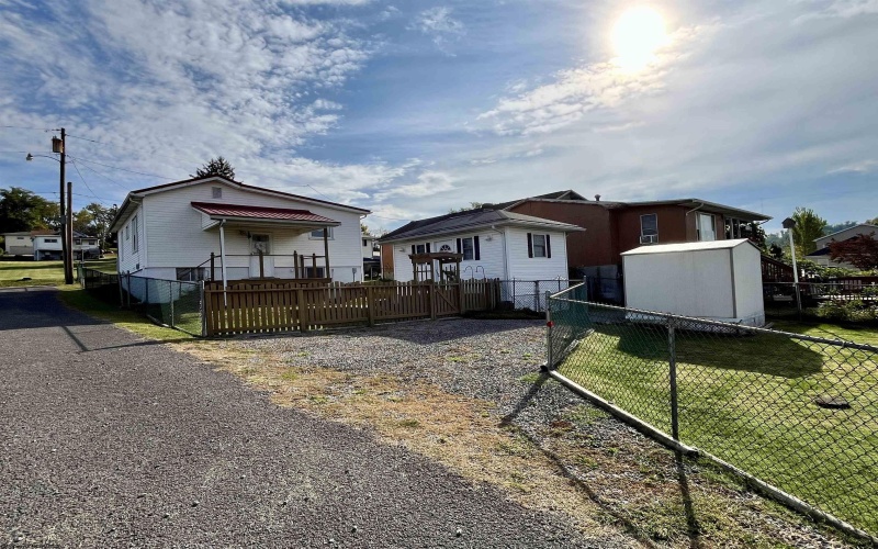 1717 Gould Avenue, Clarksburg, West Virginia 26301, 2 Bedrooms Bedrooms, 4 Rooms Rooms,1 BathroomBathrooms,Single Family Detached,For Sale,Gould,10161568