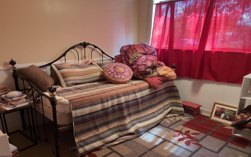 928 Main Avenue, Weston, West Virginia 26452, 1 Bedroom Bedrooms, 8 Rooms Rooms,1 BathroomBathrooms,Single Family Detached,For Sale,Main,10161573