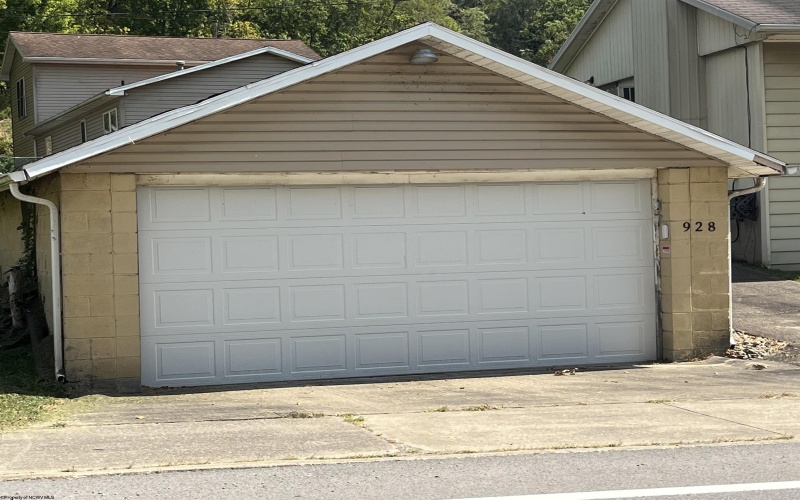 928 Main Avenue, Weston, West Virginia 26452, 1 Bedroom Bedrooms, 8 Rooms Rooms,1 BathroomBathrooms,Single Family Detached,For Sale,Main,10161573