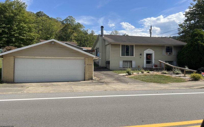 928 Main Avenue, Weston, West Virginia 26452, 1 Bedroom Bedrooms, 8 Rooms Rooms,1 BathroomBathrooms,Single Family Detached,For Sale,Main,10161573
