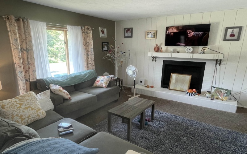 928 Main Avenue, Weston, West Virginia 26452, 1 Bedroom Bedrooms, 8 Rooms Rooms,1 BathroomBathrooms,Single Family Detached,For Sale,Main,10161573