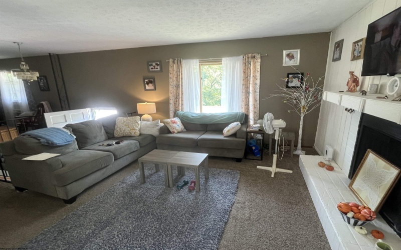 928 Main Avenue, Weston, West Virginia 26452, 1 Bedroom Bedrooms, 8 Rooms Rooms,1 BathroomBathrooms,Single Family Detached,For Sale,Main,10161573
