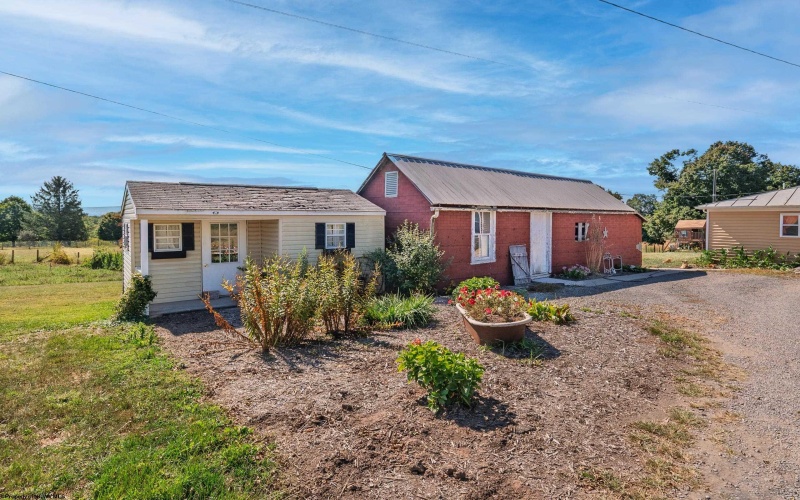 527 Offutt School Road, Augusta, West Virginia 26704, 4 Bedrooms Bedrooms, 6 Rooms Rooms,2 BathroomsBathrooms,Single Family Detached,For Sale,Offutt School,10161570