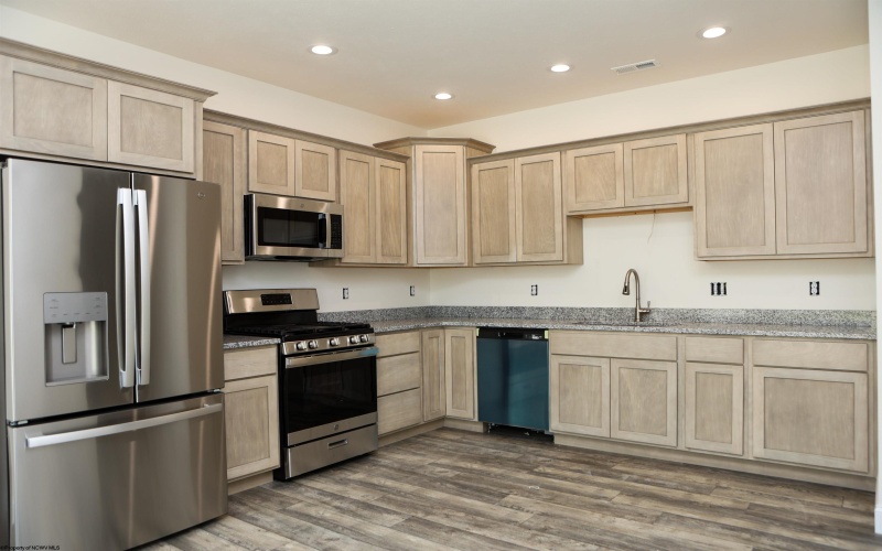101 Willow Oak Drive, Bridgeport, West Virginia 26330, 3 Bedrooms Bedrooms, 6 Rooms Rooms,3 BathroomsBathrooms,Single Family Attached,For Sale,Willow Oak,10161587