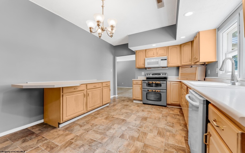 104 Mountainview Road, Morgantown, West Virginia 26508, 4 Bedrooms Bedrooms, 8 Rooms Rooms,2 BathroomsBathrooms,Single Family Detached,For Sale,Mountainview,10161582