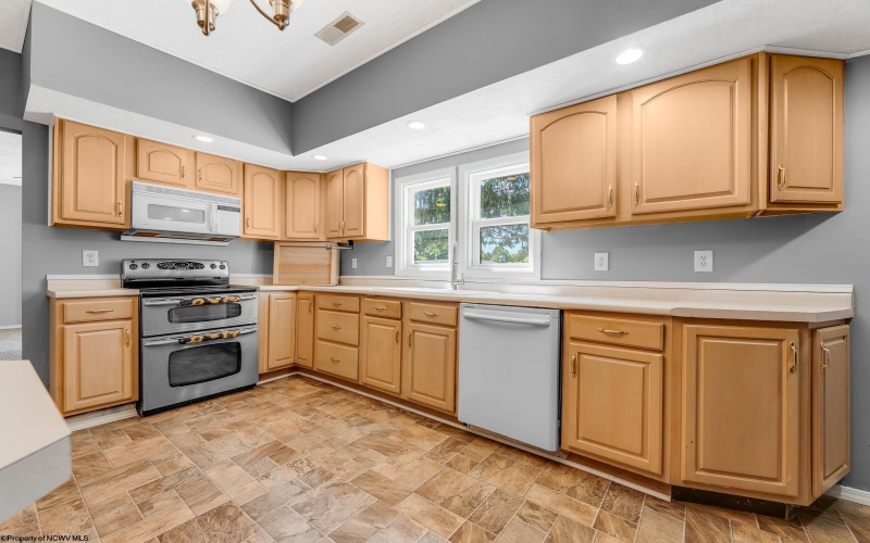104 Mountainview Road, Morgantown, West Virginia 26508, 4 Bedrooms Bedrooms, 8 Rooms Rooms,2 BathroomsBathrooms,Single Family Detached,For Sale,Mountainview,10161582