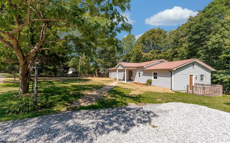 104 Mountainview Road, Morgantown, West Virginia 26508, 4 Bedrooms Bedrooms, 8 Rooms Rooms,2 BathroomsBathrooms,Single Family Detached,For Sale,Mountainview,10161582