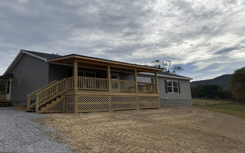 124 Hillside Drive, Elkins, West Virginia 26241, 3 Bedrooms Bedrooms, 8 Rooms Rooms,2 BathroomsBathrooms,Single Family Detached,For Sale,Hillside,10161592