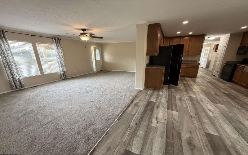 124 Hillside Drive, Elkins, West Virginia 26241, 3 Bedrooms Bedrooms, 8 Rooms Rooms,2 BathroomsBathrooms,Single Family Detached,For Sale,Hillside,10161592