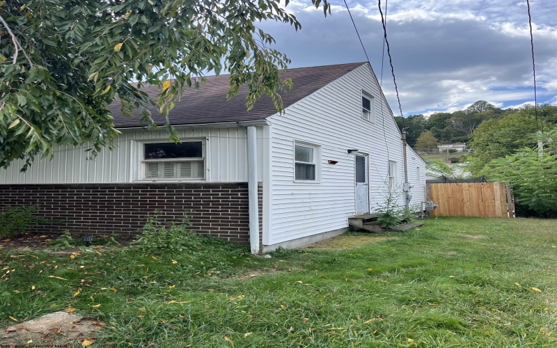 63 Beech Avenue, Philippi, West Virginia 26416, ,Multi-unit/income,For Sale,Beech,10161594
