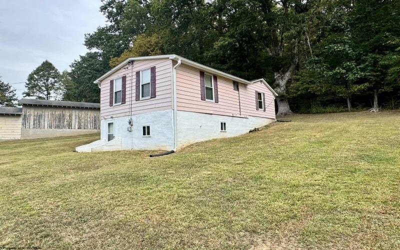 133 Sisler Street, Kingwood, West Virginia 26537, 2 Bedrooms Bedrooms, 4 Rooms Rooms,1 BathroomBathrooms,Single Family Detached,For Sale,Sisler,10161596 133 Sisler Street, Kingwood, West Virginia 26537, 2 Bedrooms Bedrooms, 4 Rooms Rooms,1 BathroomBathrooms,Single Family Detached,For Sale,Sisler,10161596