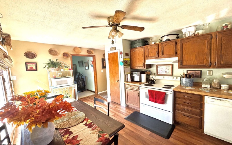 487 Oak Street, Kingwood, West Virginia 26537, 3 Bedrooms Bedrooms, 6 Rooms Rooms,1 BathroomBathrooms,Single Family Detached,For Sale,Oak,10161595