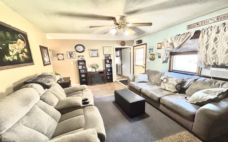 487 Oak Street, Kingwood, West Virginia 26537, 3 Bedrooms Bedrooms, 6 Rooms Rooms,1 BathroomBathrooms,Single Family Detached,For Sale,Oak,10161595