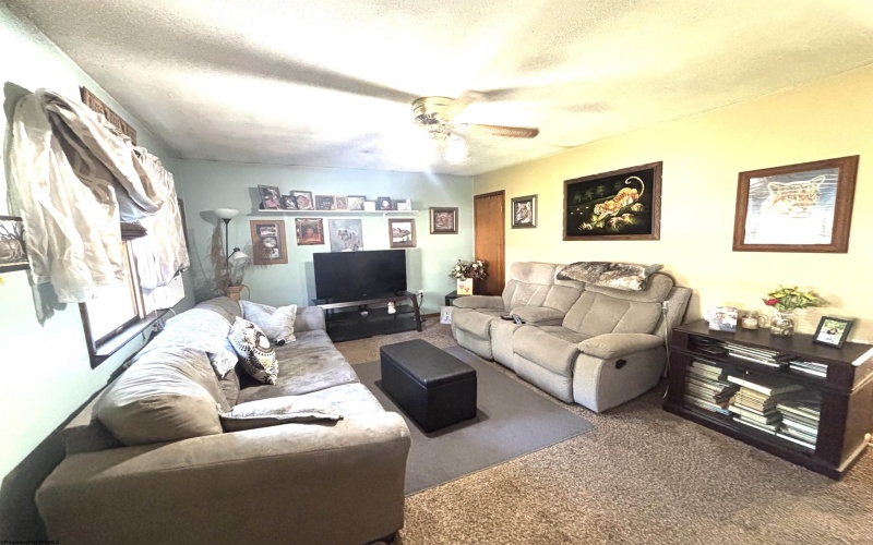 487 Oak Street, Kingwood, West Virginia 26537, 3 Bedrooms Bedrooms, 6 Rooms Rooms,1 BathroomBathrooms,Single Family Detached,For Sale,Oak,10161595