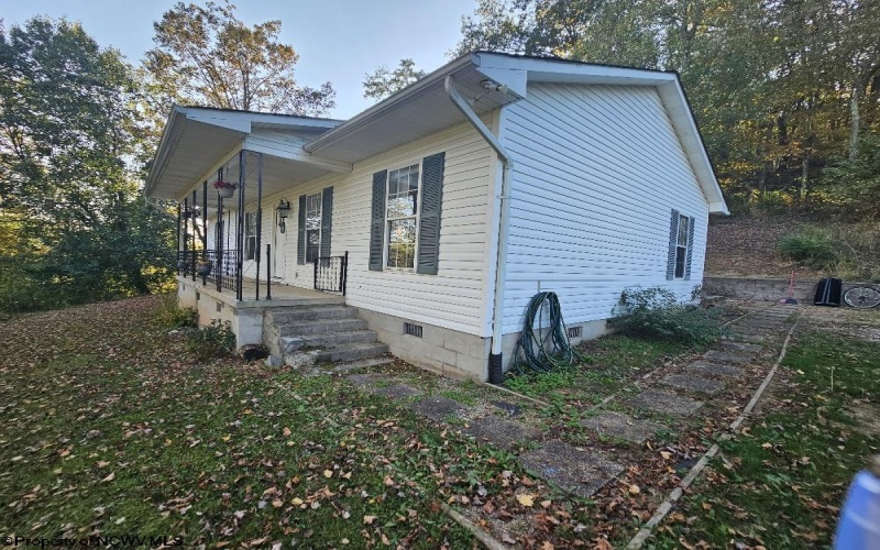 307 Dunham Cut Road, Belington, West Virginia 26250, 3 Bedrooms Bedrooms, 6 Rooms Rooms,2 BathroomsBathrooms,Single Family Detached,For Sale,Dunham Cut,10161617