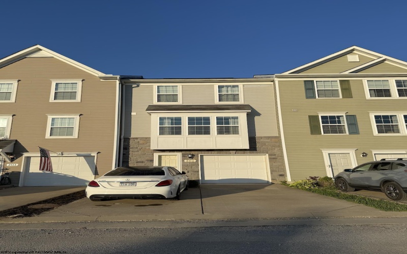 205 Birds Eye View Drive, Morgantown, West Virginia 26501, 3 Bedrooms Bedrooms, 7 Rooms Rooms,3 BathroomsBathrooms,Single Family Attached,For Sale,Birds Eye View,10161598