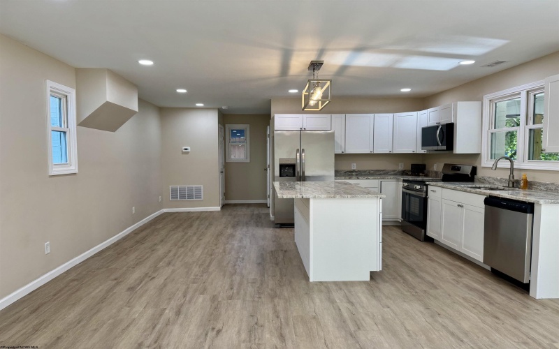 1298 Rivershore Drive, Fairmont, West Virginia 26554, 3 Bedrooms Bedrooms, 6 Rooms Rooms,2 BathroomsBathrooms,Single Family Detached,For Sale,Rivershore,10161599