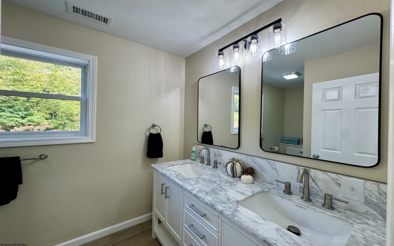 1298 Rivershore Drive, Fairmont, West Virginia 26554, 3 Bedrooms Bedrooms, 6 Rooms Rooms,2 BathroomsBathrooms,Single Family Detached,For Sale,Rivershore,10161599