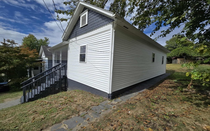 102 Weekley Street, Clarksburg, West Virginia 26301, 2 Bedrooms Bedrooms, 4 Rooms Rooms,1 BathroomBathrooms,Single Family Detached,For Sale,Weekley,10161597