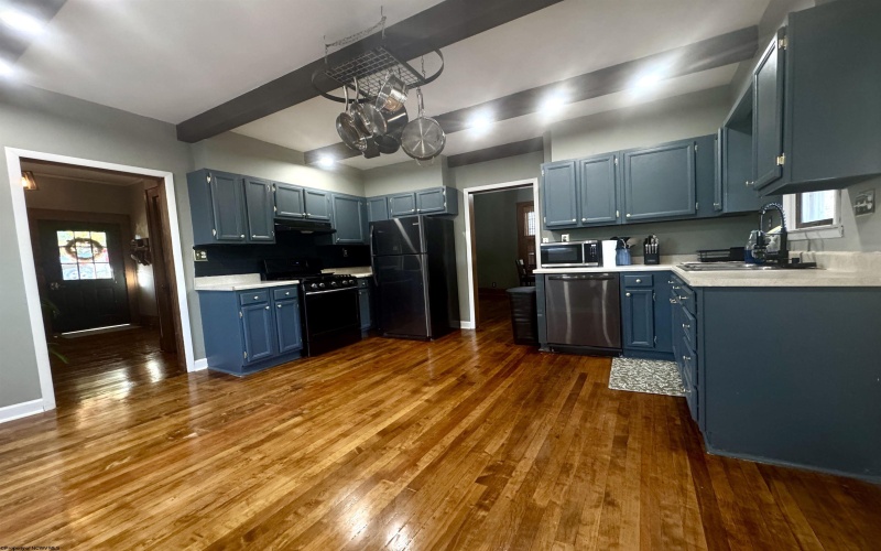 620 Center Avenue, Weston, West Virginia 26452, 3 Bedrooms Bedrooms, 8 Rooms Rooms,1 BathroomBathrooms,Single Family Detached,For Sale,Center,10161609