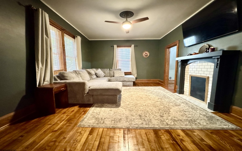 620 Center Avenue, Weston, West Virginia 26452, 3 Bedrooms Bedrooms, 8 Rooms Rooms,1 BathroomBathrooms,Single Family Detached,For Sale,Center,10161609