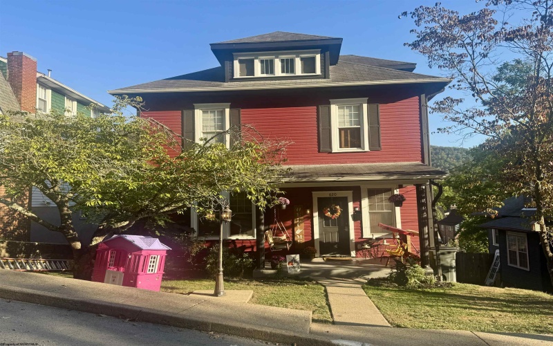 620 Center Avenue, Weston, West Virginia 26452, 3 Bedrooms Bedrooms, 8 Rooms Rooms,1 BathroomBathrooms,Single Family Detached,For Sale,Center,10161609