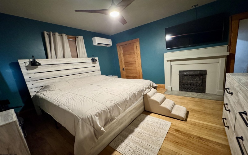 620 Center Avenue, Weston, West Virginia 26452, 3 Bedrooms Bedrooms, 8 Rooms Rooms,1 BathroomBathrooms,Single Family Detached,For Sale,Center,10161609