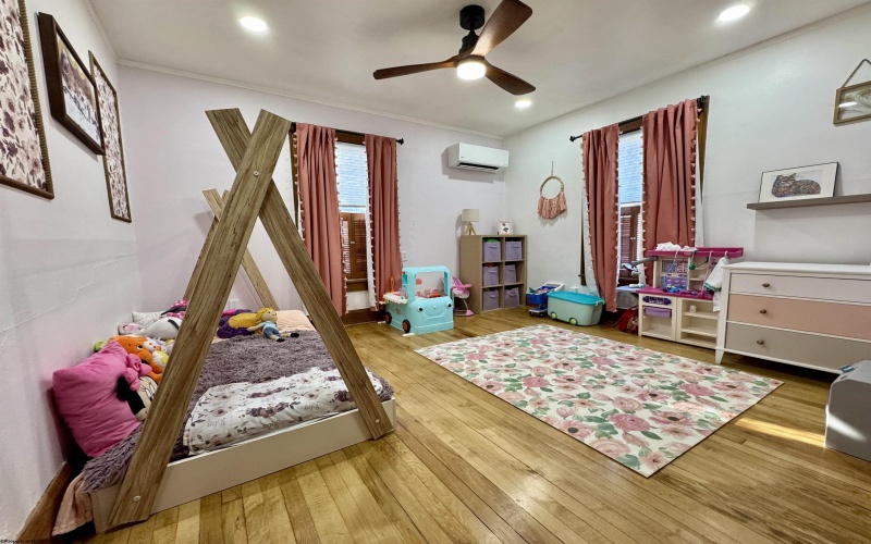 620 Center Avenue, Weston, West Virginia 26452, 3 Bedrooms Bedrooms, 8 Rooms Rooms,1 BathroomBathrooms,Single Family Detached,For Sale,Center,10161609