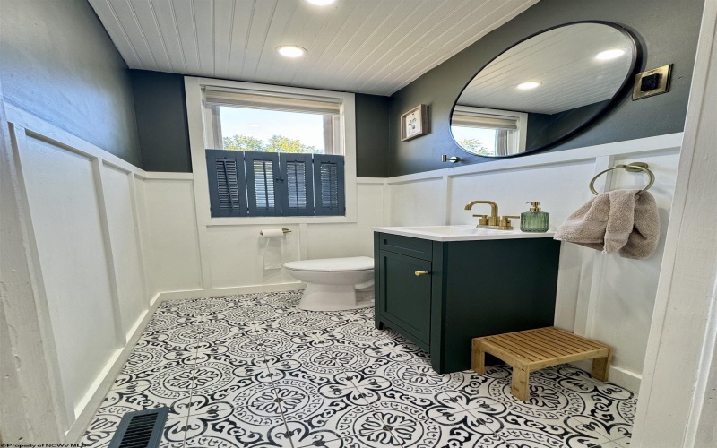 620 Center Avenue, Weston, West Virginia 26452, 3 Bedrooms Bedrooms, 8 Rooms Rooms,1 BathroomBathrooms,Single Family Detached,For Sale,Center,10161609