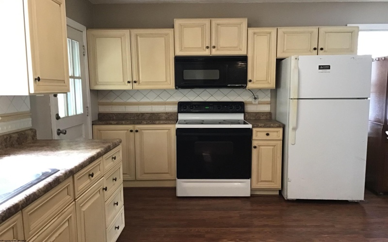 1298 Hillside Drive, Fairmont, West Virginia 26554, 3 Bedrooms Bedrooms, 6 Rooms Rooms,2 BathroomsBathrooms,Single Family Detached,For Sale,Hillside,10161608