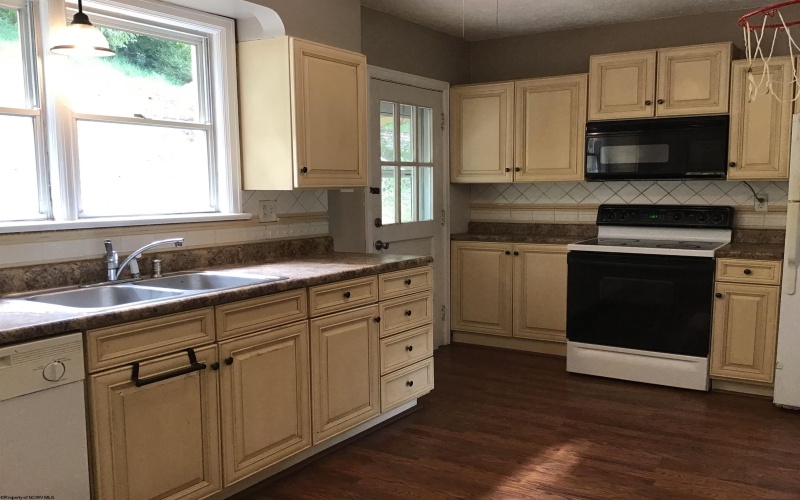 1298 Hillside Drive, Fairmont, West Virginia 26554, 3 Bedrooms Bedrooms, 6 Rooms Rooms,2 BathroomsBathrooms,Single Family Detached,For Sale,Hillside,10161608