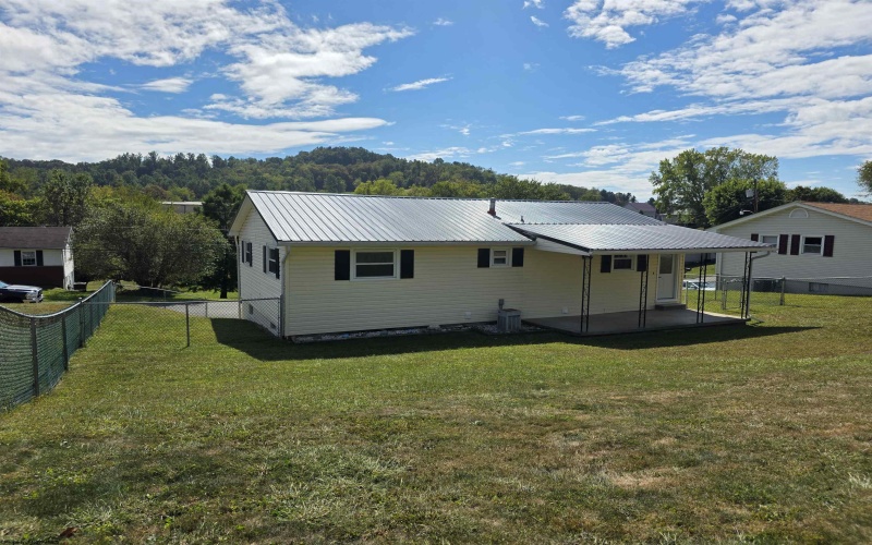 1240 Philli Lane, Shinnston, West Virginia 26431, 4 Bedrooms Bedrooms, 8 Rooms Rooms,1 BathroomBathrooms,Single Family Detached,For Sale,Philli,10161602