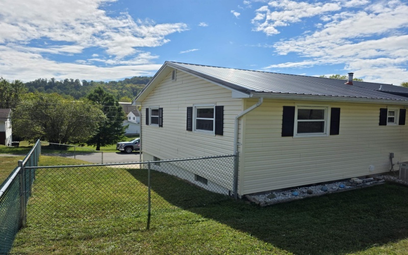 1240 Philli Lane, Shinnston, West Virginia 26431, 4 Bedrooms Bedrooms, 8 Rooms Rooms,1 BathroomBathrooms,Single Family Detached,For Sale,Philli,10161602