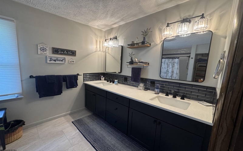 280 Brighton Circle Road, Clarksburg, West Virginia 26301-5658, 5 Bedrooms Bedrooms, 9 Rooms Rooms,4 BathroomsBathrooms,Single Family Detached,For Sale,Brighton Circle,10161605