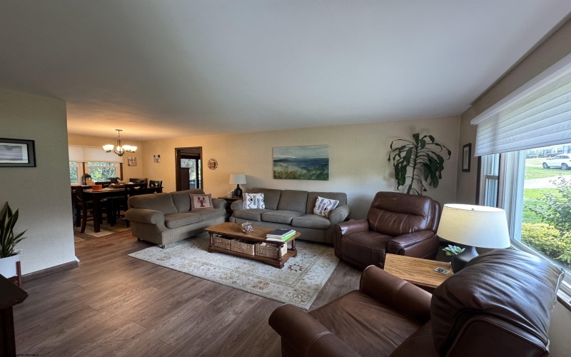 280 Brighton Circle Road, Clarksburg, West Virginia 26301-5658, 5 Bedrooms Bedrooms, 9 Rooms Rooms,4 BathroomsBathrooms,Single Family Detached,For Sale,Brighton Circle,10161605