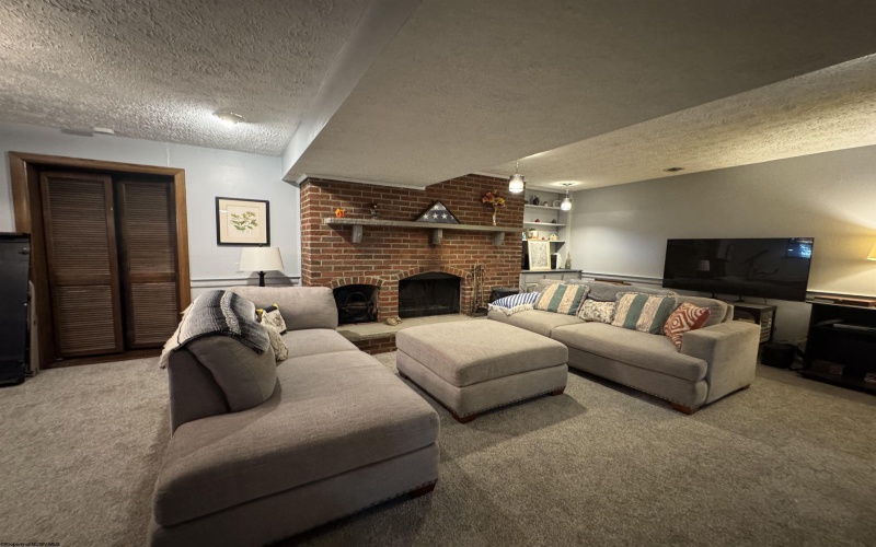 280 Brighton Circle Road, Clarksburg, West Virginia 26301-5658, 5 Bedrooms Bedrooms, 9 Rooms Rooms,4 BathroomsBathrooms,Single Family Detached,For Sale,Brighton Circle,10161605