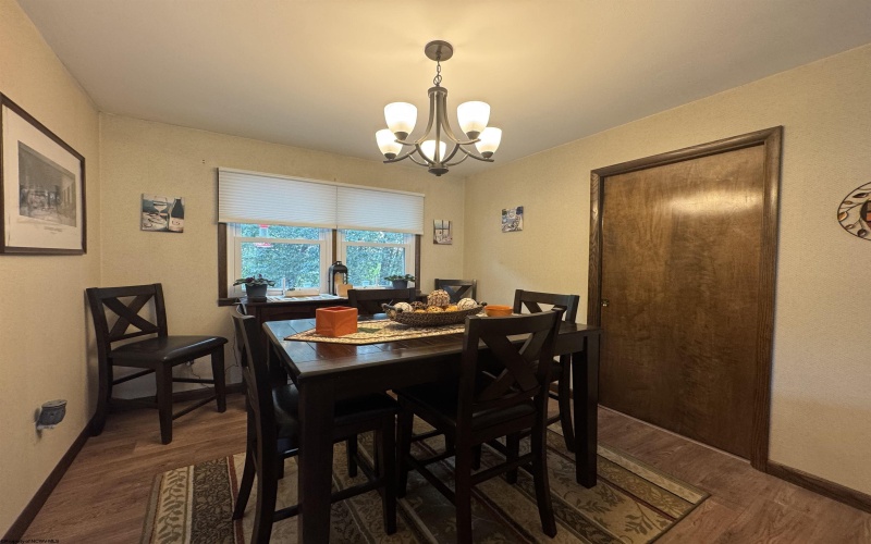 280 Brighton Circle Road, Clarksburg, West Virginia 26301-5658, 5 Bedrooms Bedrooms, 9 Rooms Rooms,4 BathroomsBathrooms,Single Family Detached,For Sale,Brighton Circle,10161605