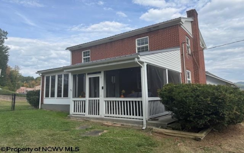 15 Dent Street, Elkins, West Virginia 26241, 3 Bedrooms Bedrooms, 6 Rooms Rooms,1 BathroomBathrooms,Single Family Detached,For Sale,Dent,10161618
