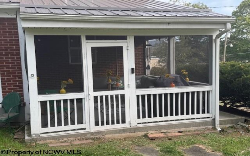15 Dent Street, Elkins, West Virginia 26241, 3 Bedrooms Bedrooms, 6 Rooms Rooms,1 BathroomBathrooms,Single Family Detached,For Sale,Dent,10161618