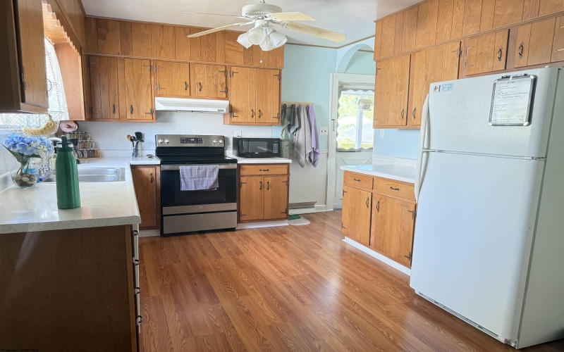624 Park Avenue, Fairmont, West Virginia 26554, 4 Bedrooms Bedrooms, 6 Rooms Rooms,1 BathroomBathrooms,Single Family Detached,For Sale,Park,10161628