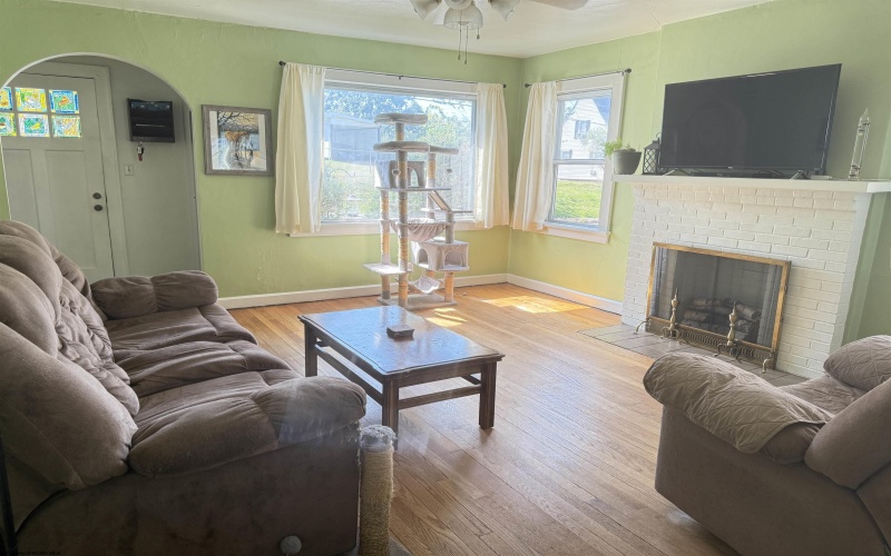 624 Park Avenue, Fairmont, West Virginia 26554, 4 Bedrooms Bedrooms, 6 Rooms Rooms,1 BathroomBathrooms,Single Family Detached,For Sale,Park,10161628