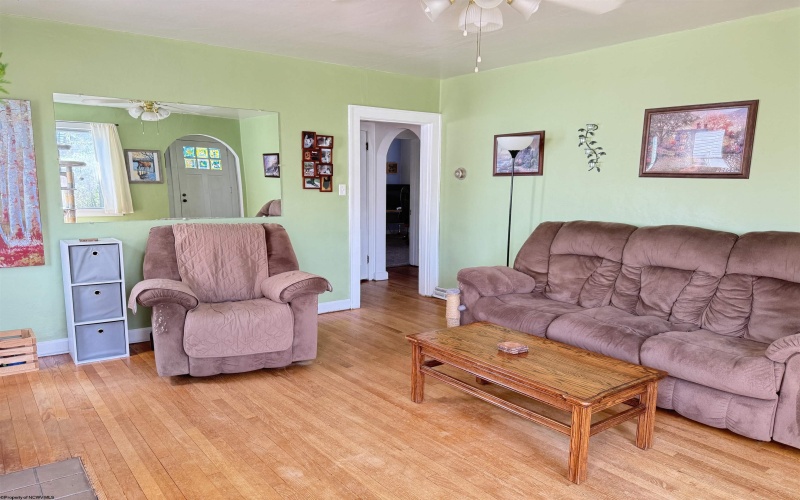 624 Park Avenue, Fairmont, West Virginia 26554, 4 Bedrooms Bedrooms, 6 Rooms Rooms,1 BathroomBathrooms,Single Family Detached,For Sale,Park,10161628
