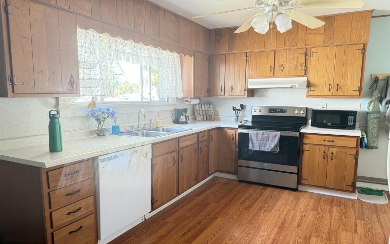 624 Park Avenue, Fairmont, West Virginia 26554, 4 Bedrooms Bedrooms, 6 Rooms Rooms,1 BathroomBathrooms,Single Family Detached,For Sale,Park,10161628
