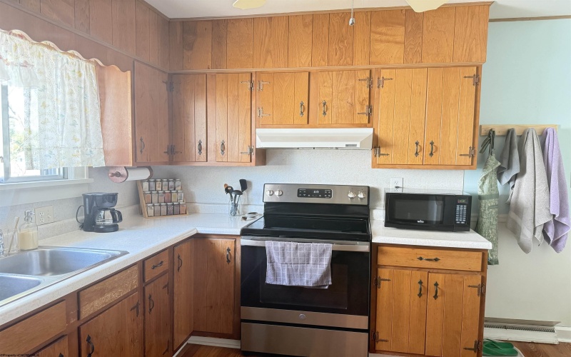 624 Park Avenue, Fairmont, West Virginia 26554, 4 Bedrooms Bedrooms, 6 Rooms Rooms,1 BathroomBathrooms,Single Family Detached,For Sale,Park,10161628