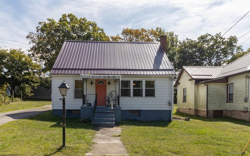 3930 Shinnston Pike, Clarksburg, West Virginia 26301, 3 Bedrooms Bedrooms, 4 Rooms Rooms,1 BathroomBathrooms,Single Family Detached,For Sale,Shinnston,10161624