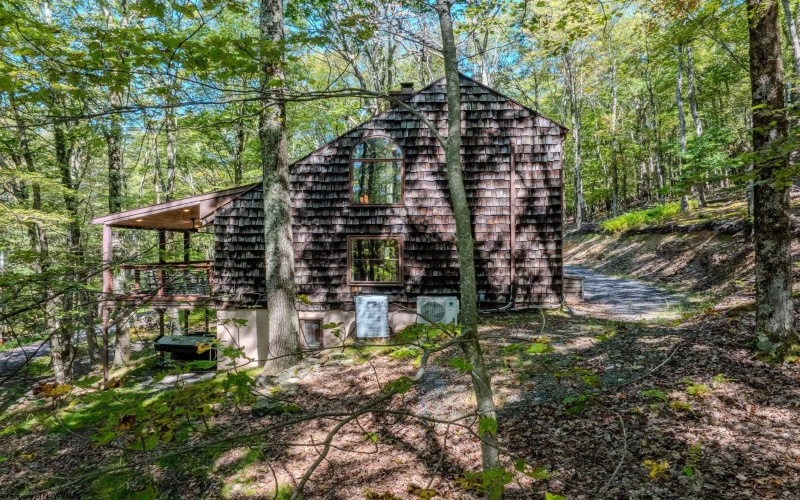 100 Ginger Court, Terra Alta, West Virginia 26764, 3 Bedrooms Bedrooms, 7 Rooms Rooms,3 BathroomsBathrooms,Single Family Detached,For Sale,Ginger,10161636